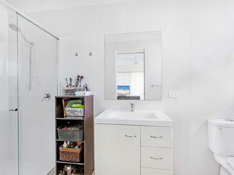 Photo - 5 Rise Circuit, Pacific Pines QLD 4211 - Image 5