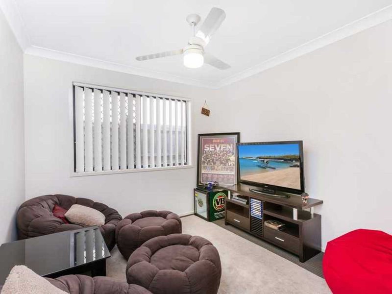 Photo - 5 Rise Circuit, Pacific Pines QLD 4211 - Image 8