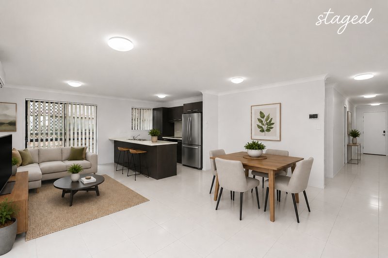 Photo - 5 Rise Circuit, Pacific Pines QLD 4211 - Image 2
