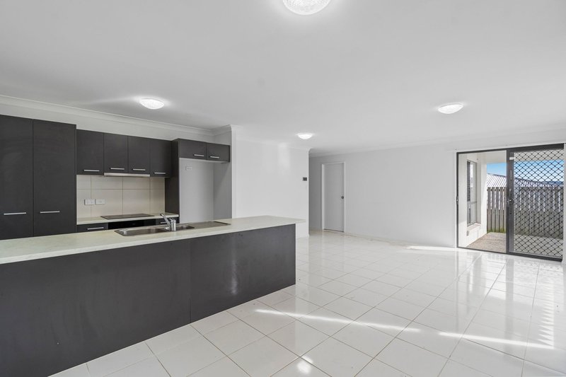 Photo - 5 Rise Circuit, Pacific Pines QLD 4211 - Image 3