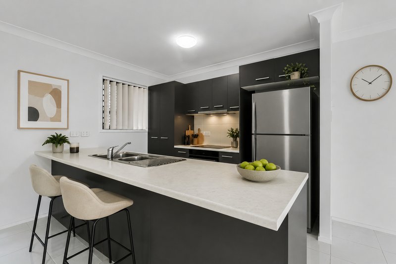 Photo - 5 Rise Circuit, Pacific Pines QLD 4211 - Image 4