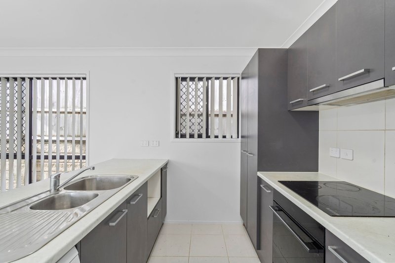Photo - 5 Rise Circuit, Pacific Pines QLD 4211 - Image 5