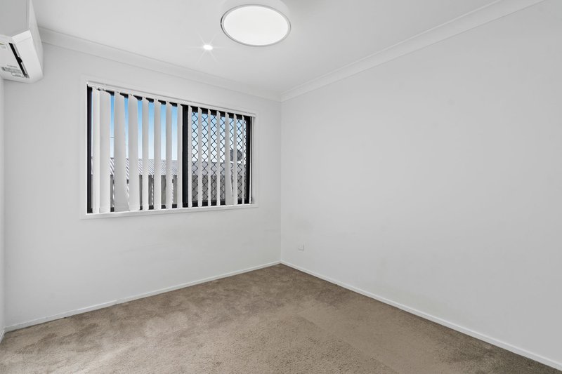 Photo - 5 Rise Circuit, Pacific Pines QLD 4211 - Image 9