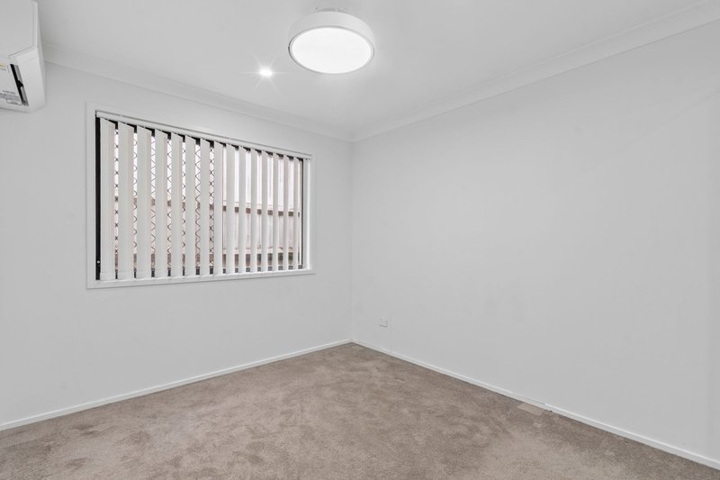 Photo - 5 Rise Circuit, Pacific Pines QLD 4211 - Image 13