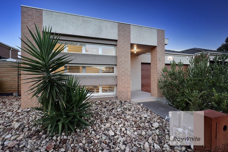 Photo - 5 Rivette Street, Craigieburn VIC 3064 - Image 2