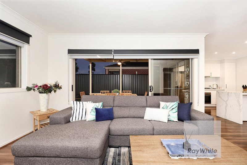 Photo - 5 Rivette Street, Craigieburn VIC 3064 - Image 6