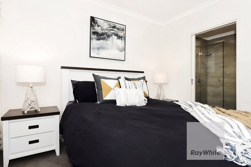 Photo - 5 Rivette Street, Craigieburn VIC 3064 - Image 9