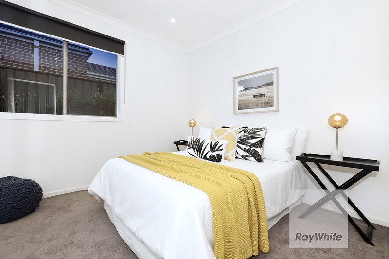 Photo - 5 Rivette Street, Craigieburn VIC 3064 - Image 11