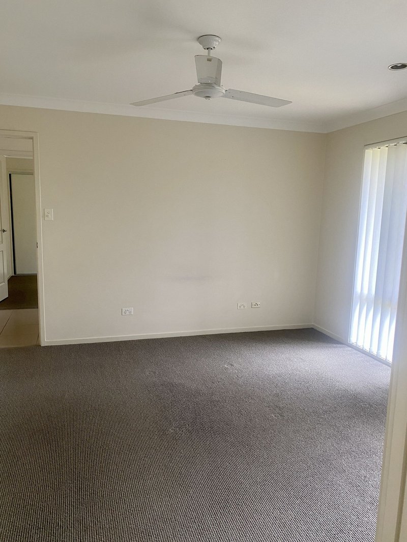 Photo - 5 Robinia Court, Morayfield QLD 4506 - Image 7