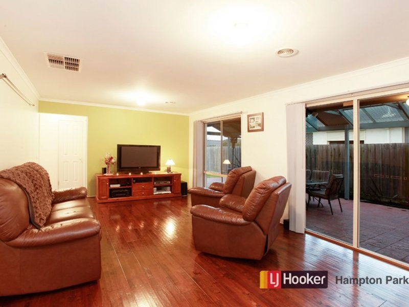 Photo - 5 Rochford Place, Narre Warren South VIC 3805 - Image 4