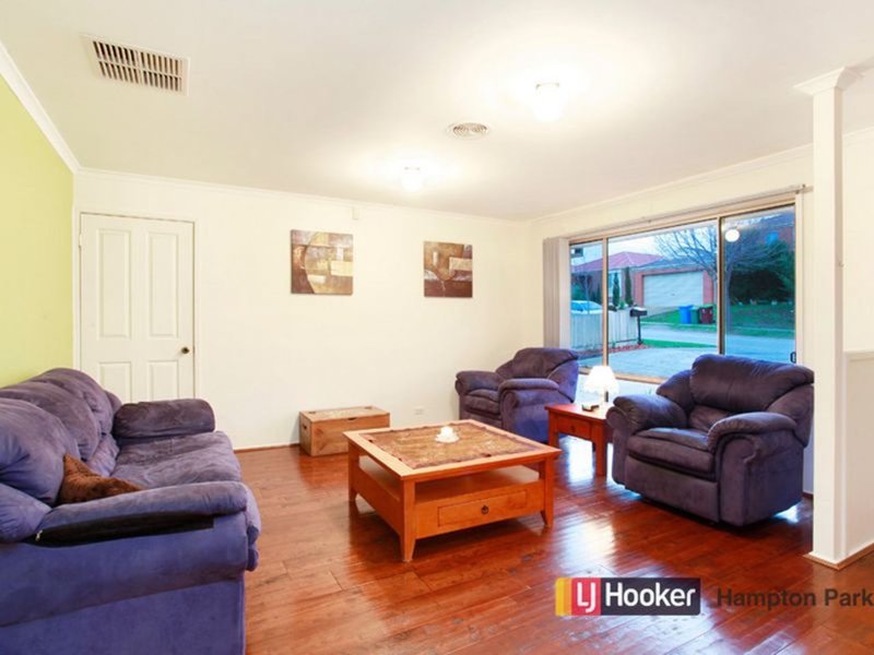 Photo - 5 Rochford Place, Narre Warren South VIC 3805 - Image 9