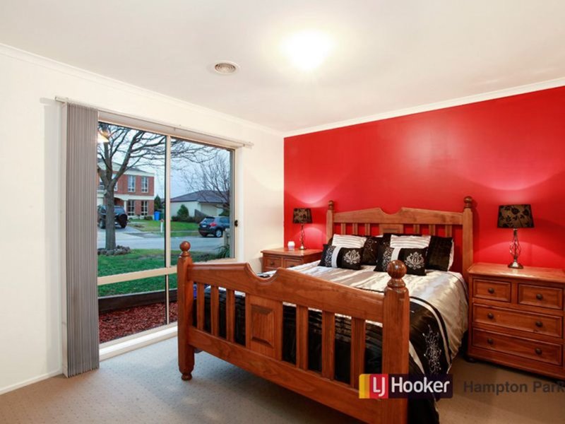 Photo - 5 Rochford Place, Narre Warren South VIC 3805 - Image 12