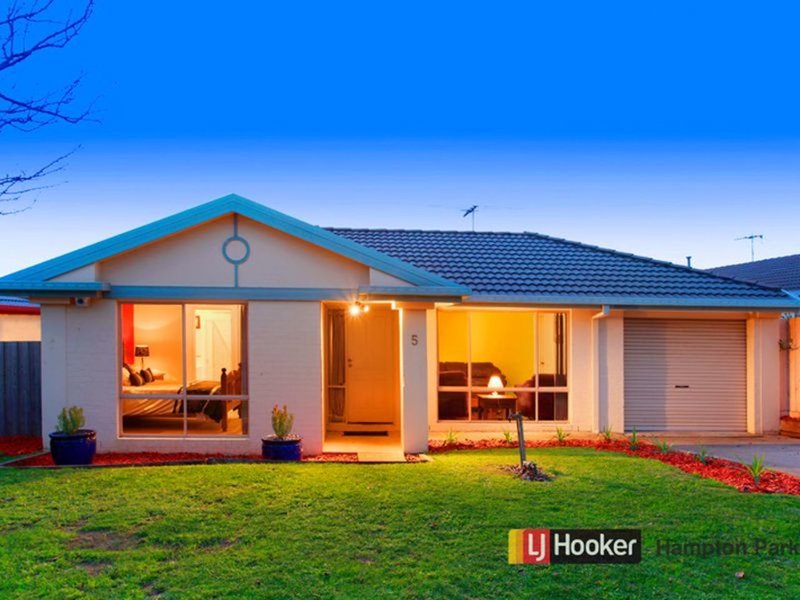 Photo - 5 Rochford Place, Narre Warren South VIC 3805 - Image 19