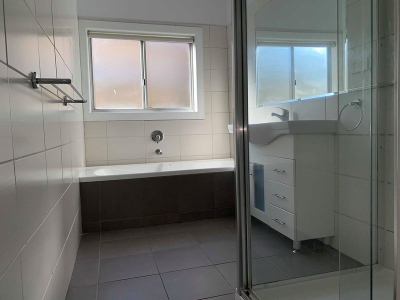 Photo - 5 Rodney Avenue, Coburg North VIC 3058 - Image 9