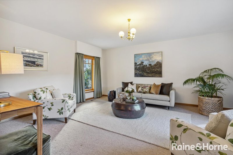 Photo - 5 Rollins Avenue, Kingston Beach TAS 7050 - Image 4