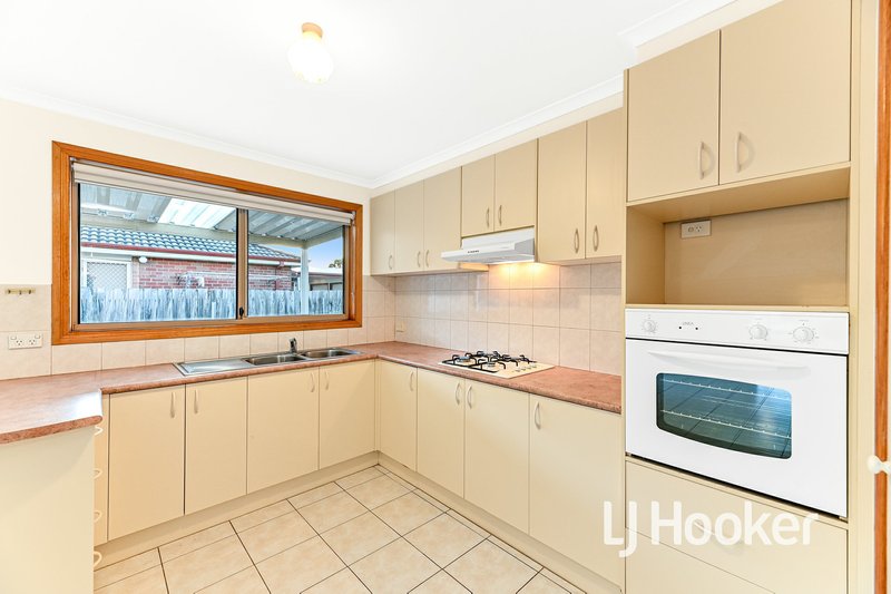 Photo - 5 Rossi Close, Pakenham VIC 3810 - Image 2