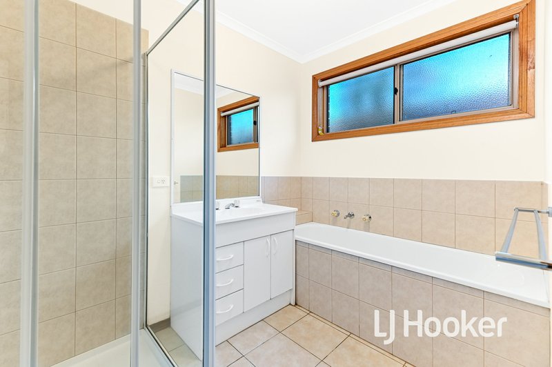 Photo - 5 Rossi Close, Pakenham VIC 3810 - Image 12