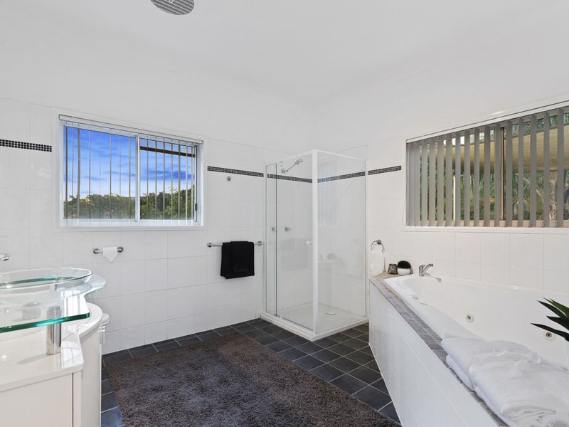 Photo - 5 Rossmoya Street, Carindale QLD 4152 - Image 14