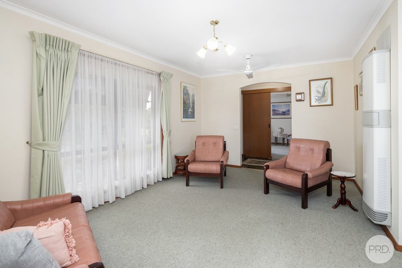 Photo - 5 Rowan Parade, Wendouree VIC 3355 - Image 3