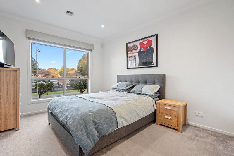 Photo - 5 Rowanval Terrace, Mernda VIC 3754 - Image 7