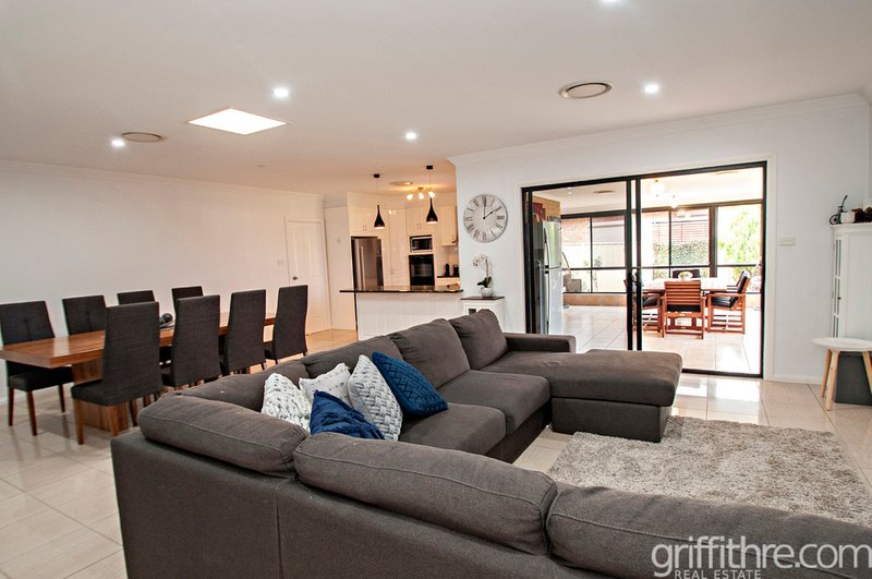 Photo - 5 Rowley Street, Griffith NSW 2680 - Image 6