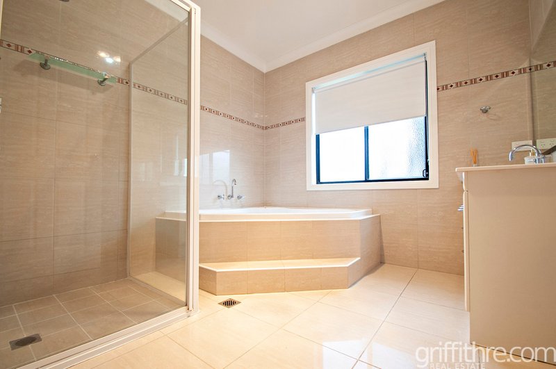 Photo - 5 Rowley Street, Griffith NSW 2680 - Image 12