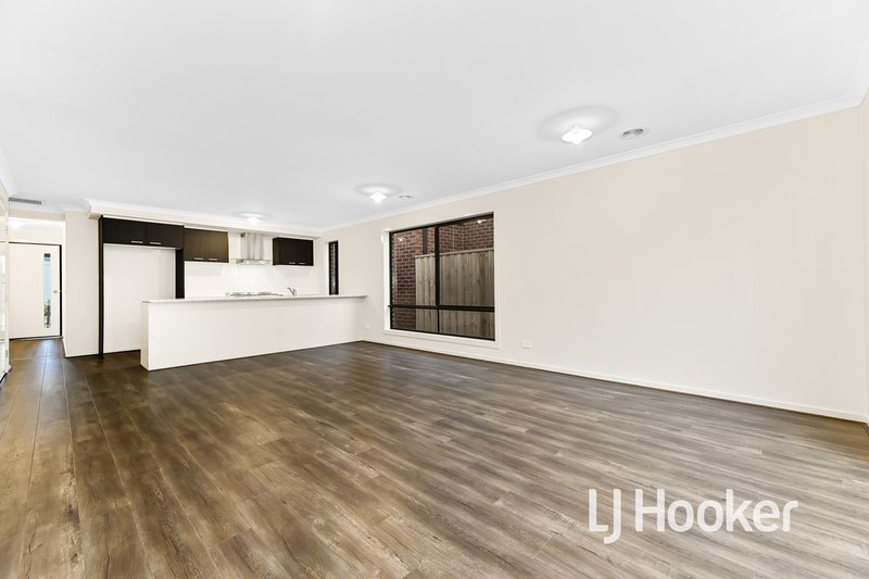 Photo - 5 Rubato Street, Clyde VIC 3978 - Image 3