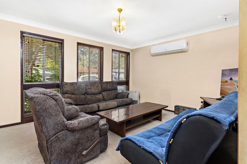 Photo - 5 Rutledge Avenue, Dapto NSW 2530 - Image 2