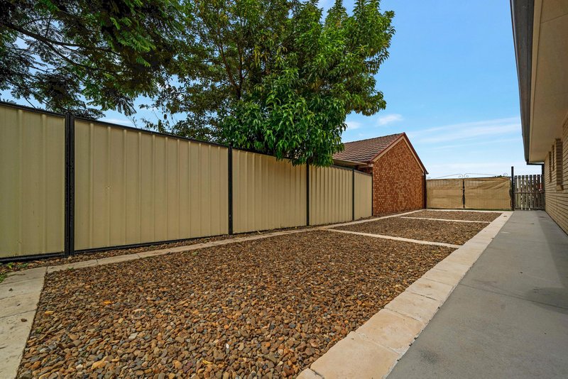 Photo - 5 Rutyna Crescent, Crestmead QLD 4132 - Image 12