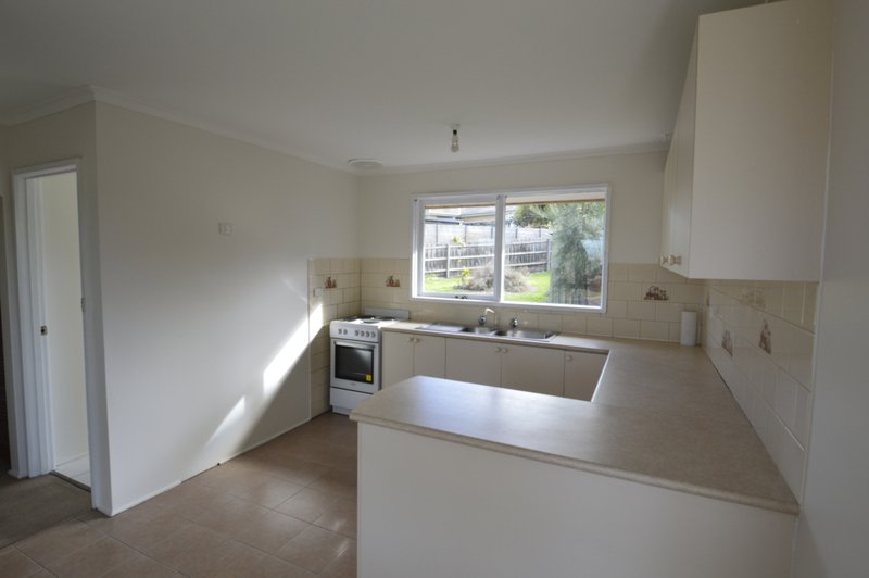 Photo - 5 Sabine Avenue, Dandenong North VIC 3175 - Image 6