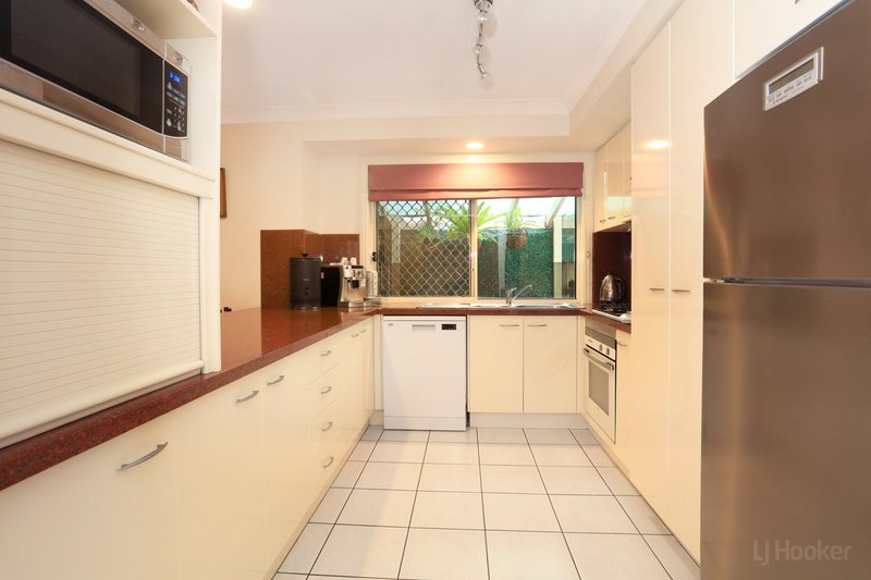 Photo - 5 Sage Court, Runaway Bay QLD 4216 - Image 12