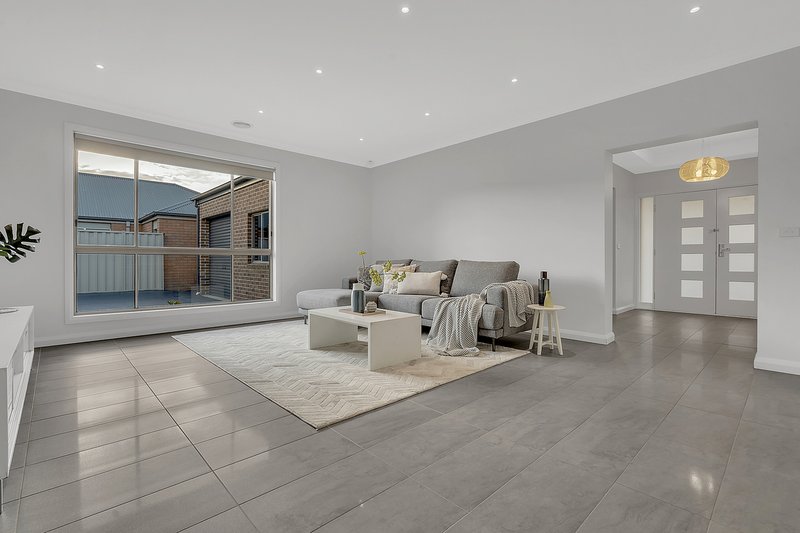 Photo - 5 Sage Hills Place, Craigieburn VIC 3064 - Image 10