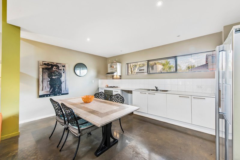 Photo - 5 Salford Lane, Caroline Springs VIC 3023 - Image 4