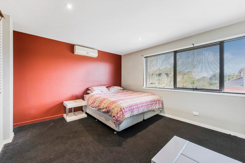 Photo - 5 Salford Lane, Caroline Springs VIC 3023 - Image 8