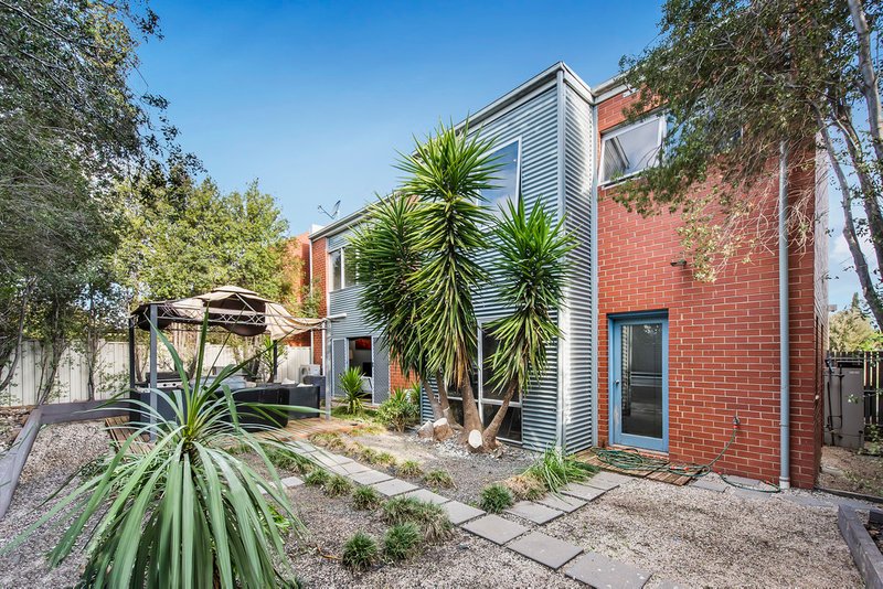 Photo - 5 Salford Lane, Caroline Springs VIC 3023 - Image 10