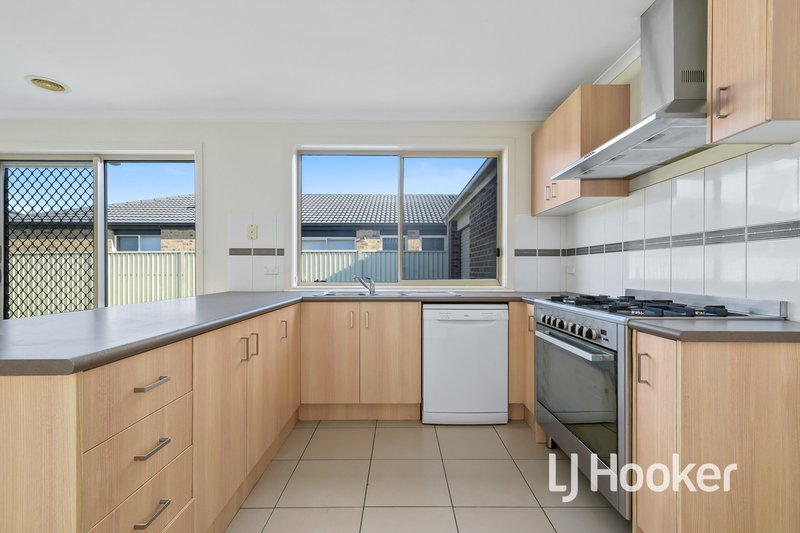 Photo - 5 Salvia Avenue, Pakenham VIC 3810 - Image 2