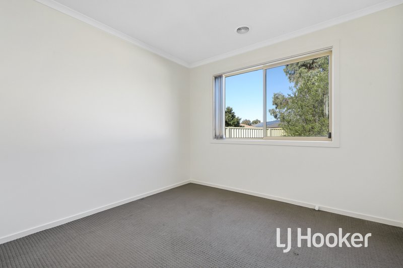 Photo - 5 Salvia Avenue, Pakenham VIC 3810 - Image 11