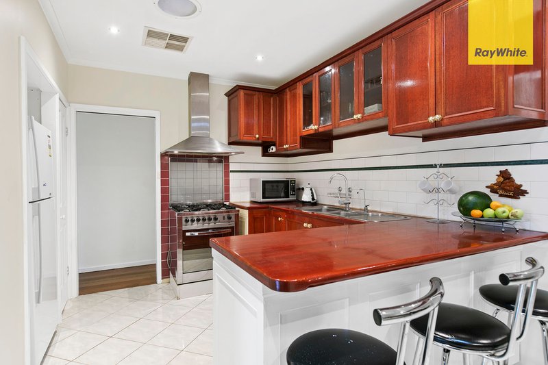 Photo - 5 Salvia Street, St Albans VIC 3021 - Image 3