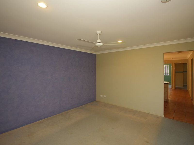 Photo - 5 Samia Court, Regents Park QLD 4118 - Image 2