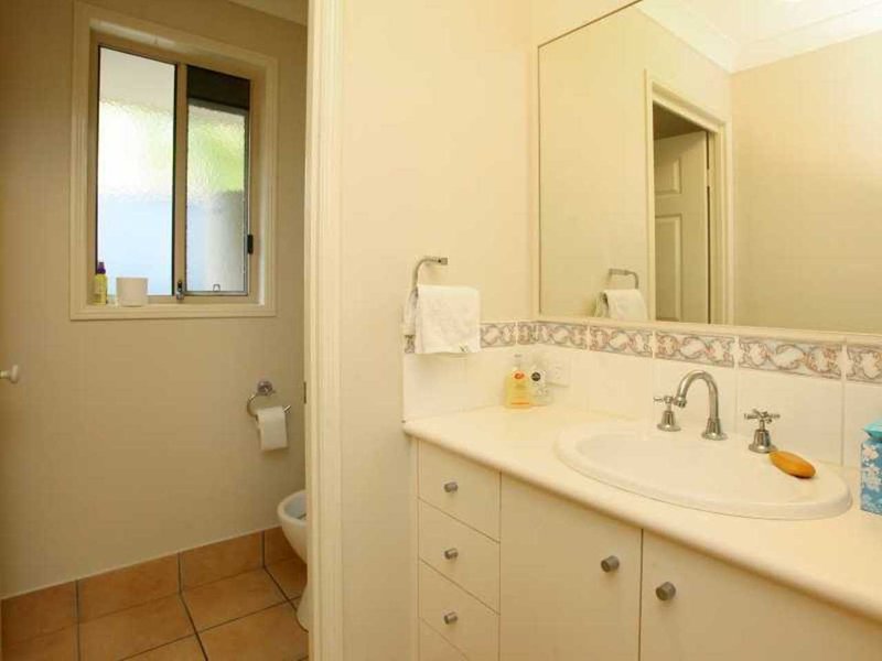 Photo - 5 Samoa Court, Pacific Pines QLD 4211 - Image 11