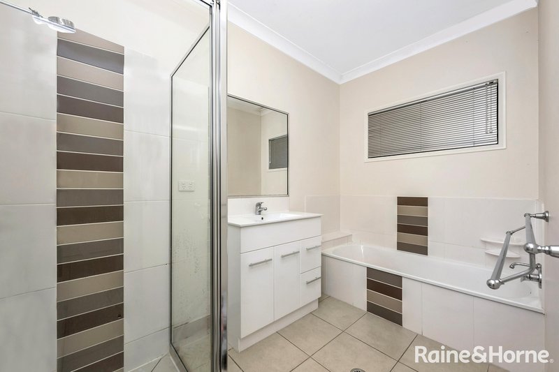 Photo - 5 Sandon Place, Kelso QLD 4815 - Image 6