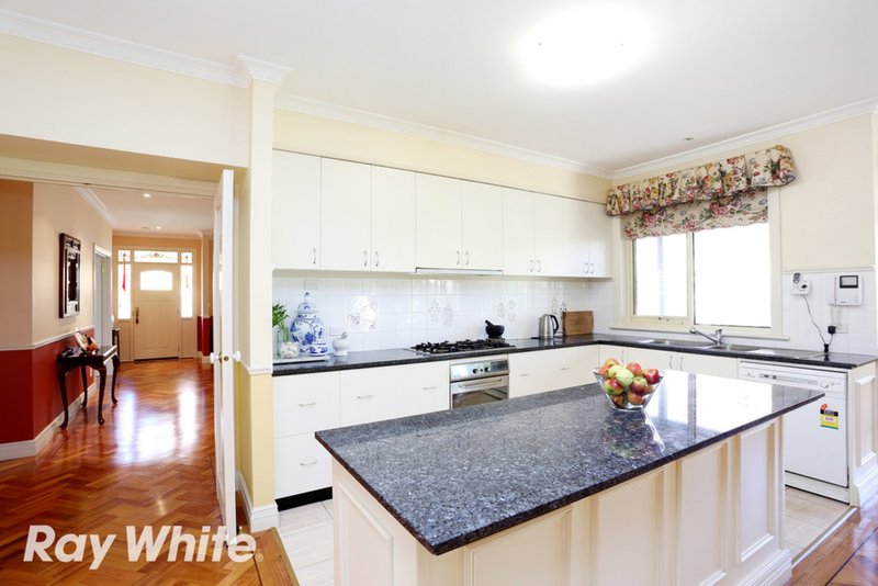 Photo - 5 Sandover Way, Taylors Lakes VIC 3038 - Image 2