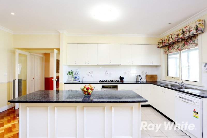 Photo - 5 Sandover Way, Taylors Lakes VIC 3038 - Image 3