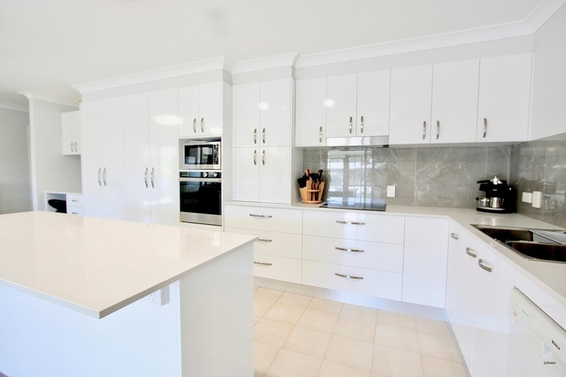 Photo - 5 Sandpiper Avenue, Tweed Heads NSW 2485 - Image 4