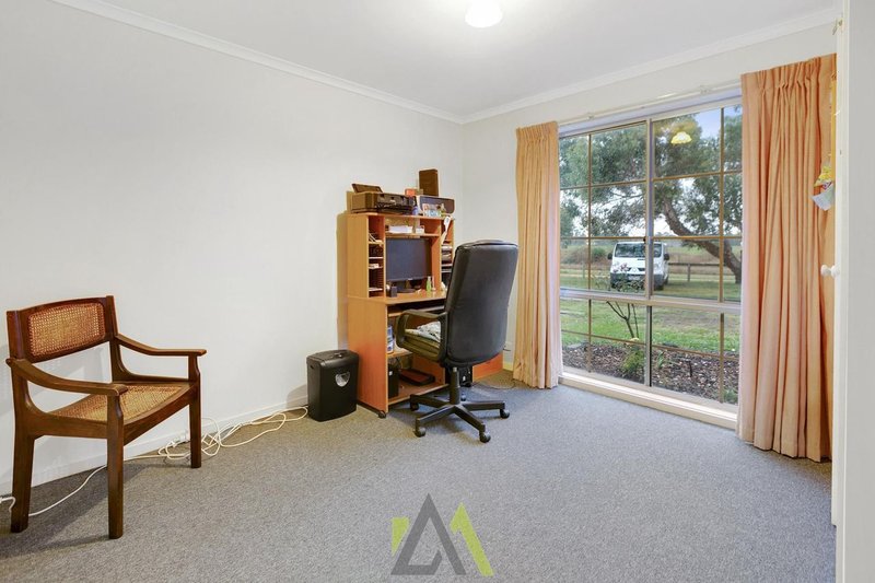 Photo - 5 Sandpiper Close, Chelsea Heights VIC 3196 - Image 11