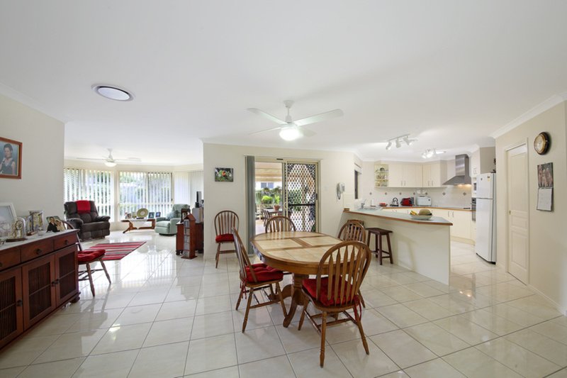 Photo - 5 Santa Ana Court, Beerwah QLD 4519 - Image 4