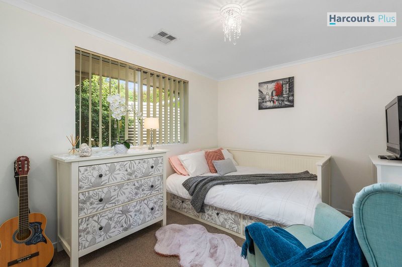 Photo - 5 Santana Court, Hallett Cove SA 5158 - Image 10