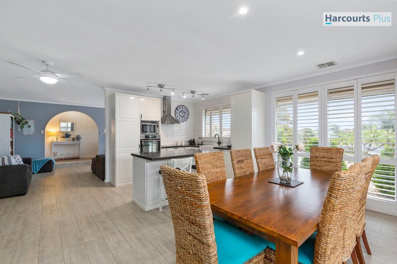 Photo - 5 Santana Court, Hallett Cove SA 5158 - Image 8