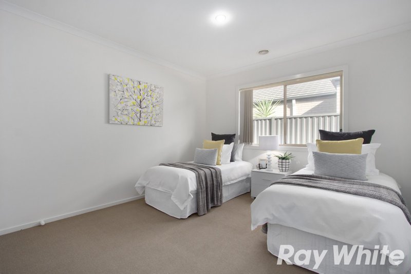 Photo - 5 Sarton Link, Pakenham VIC 3810 - Image 9