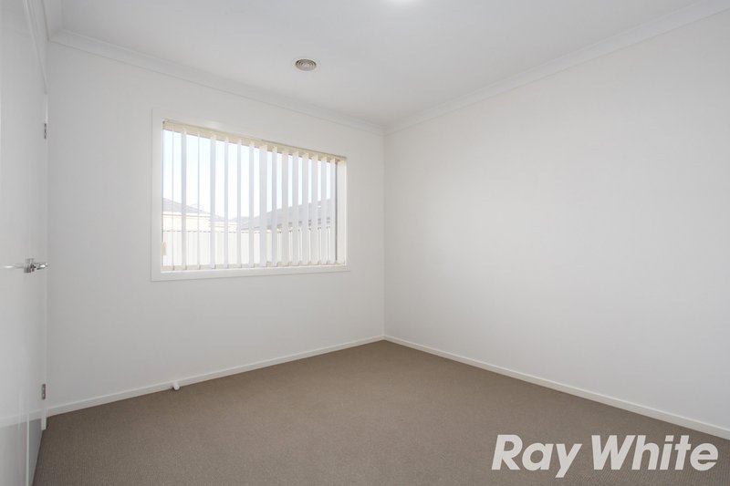 Photo - 5 Sarton Link, Pakenham VIC 3810 - Image 11